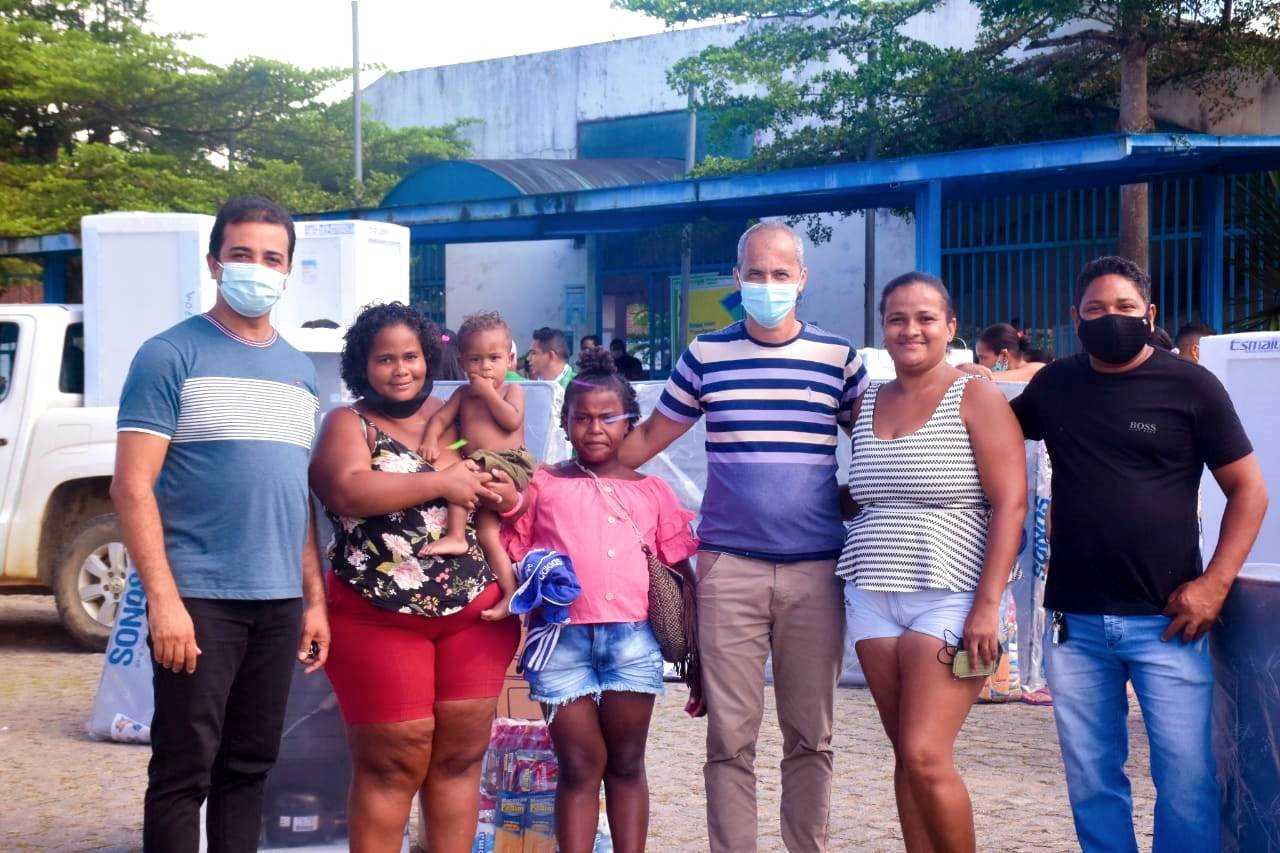 Camacã: Prefeito Paulo do Gás acompanha entrega de donativos as famílias atingidas pelas chuvas